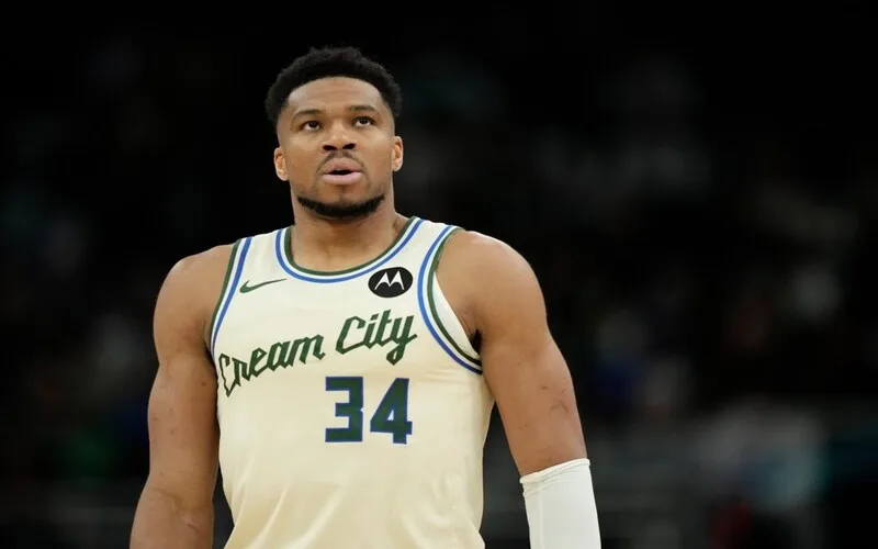 giannis antetokounmpo hanh trinh va vi the cua ngoi sao bong ro hang dau