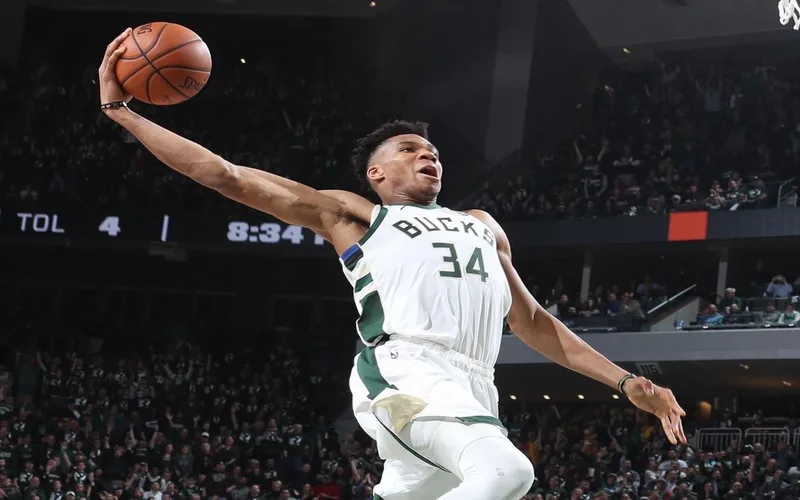 giannis antetokounmpo hanh trinh va vi the cua ngoi sao bong ro hang dau